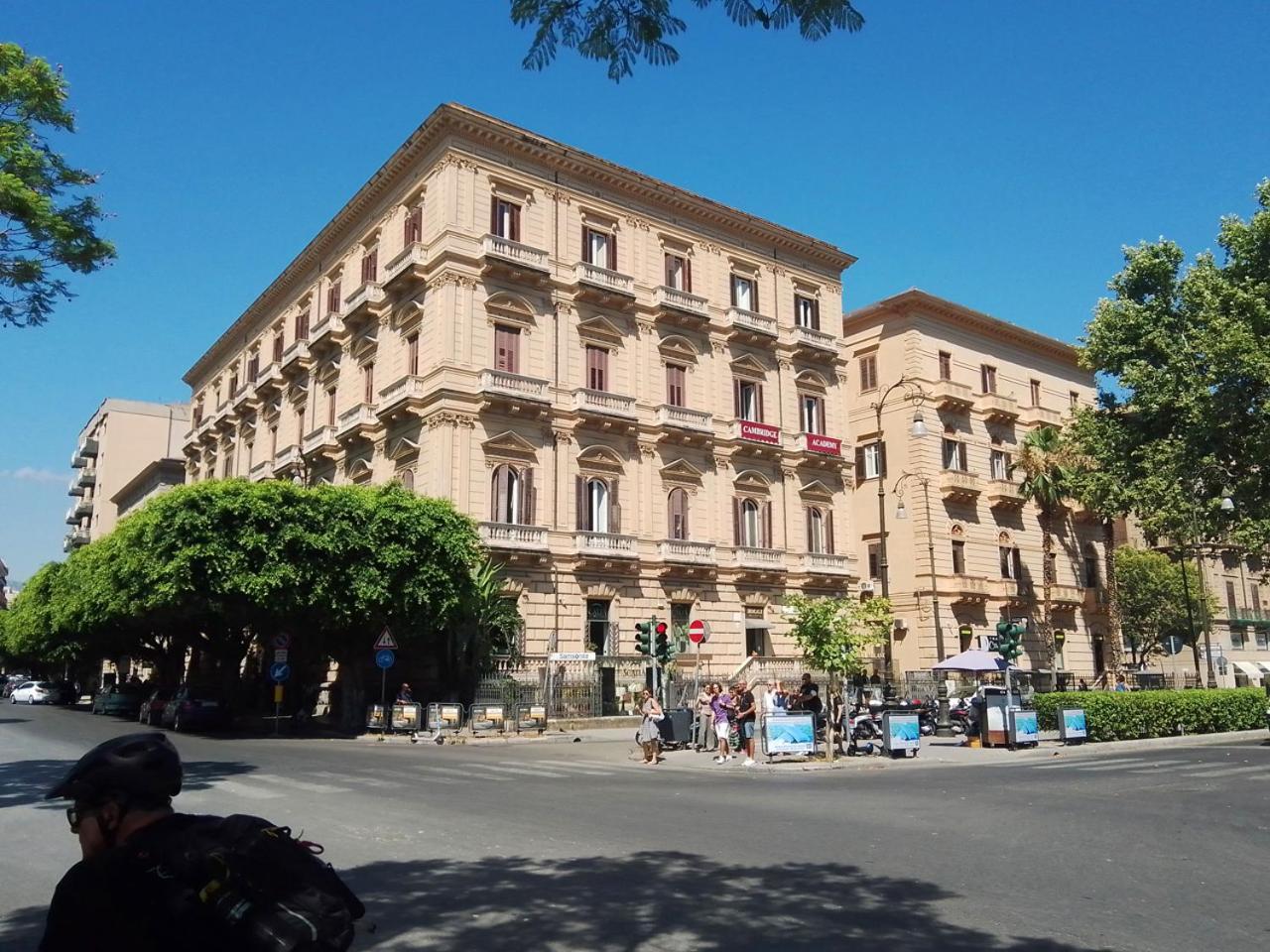 Attico Al Teatro Politeama Apartment
